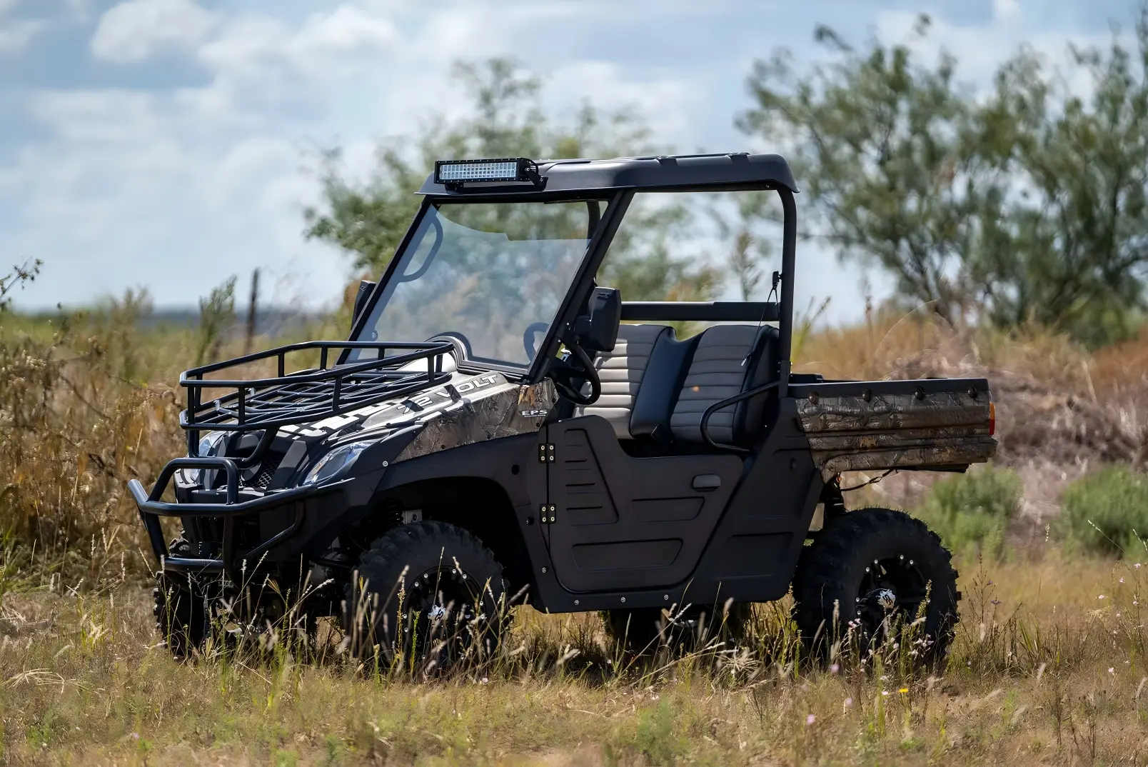 800cc fuel-powered UTV driving through outdoor terrain, demonstrating extreme off-road capability and high-intensity work performance.